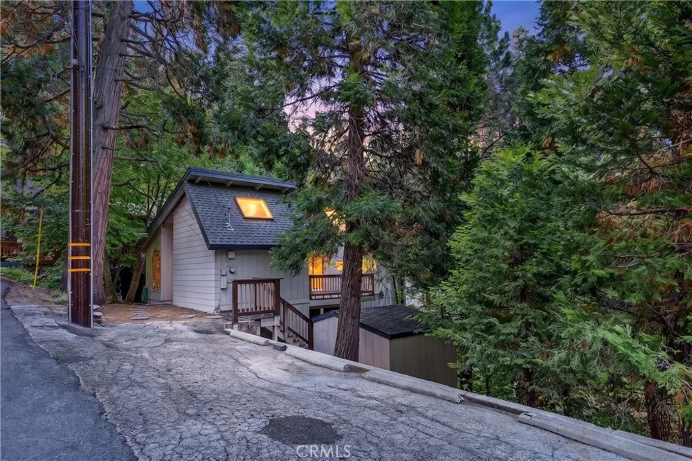 594 W Victoria Court Lake Arrowhead, CA 92352