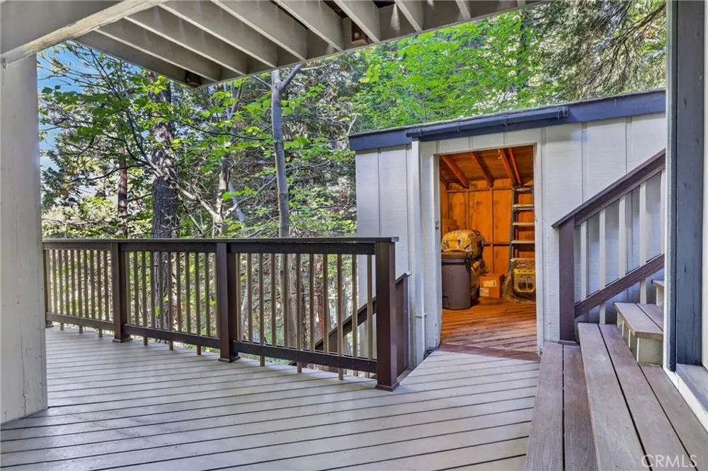 594 W Victoria Court Lake Arrowhead, CA 92352