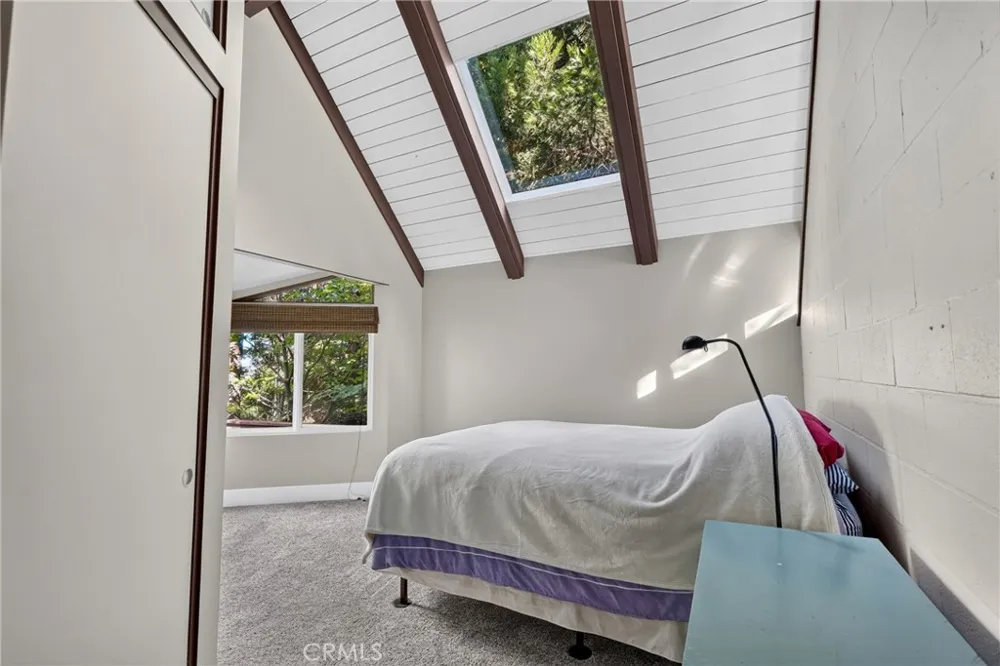 594 W Victoria Court Lake Arrowhead, CA 92352