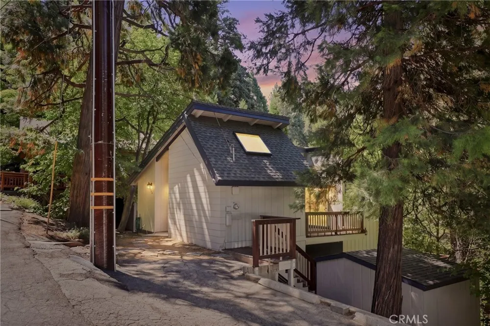 594 W Victoria Court Lake Arrowhead, CA 92352
