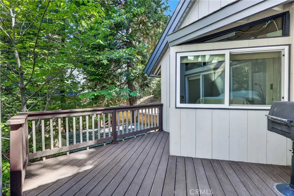594 W Victoria Court Lake Arrowhead, CA 92352
