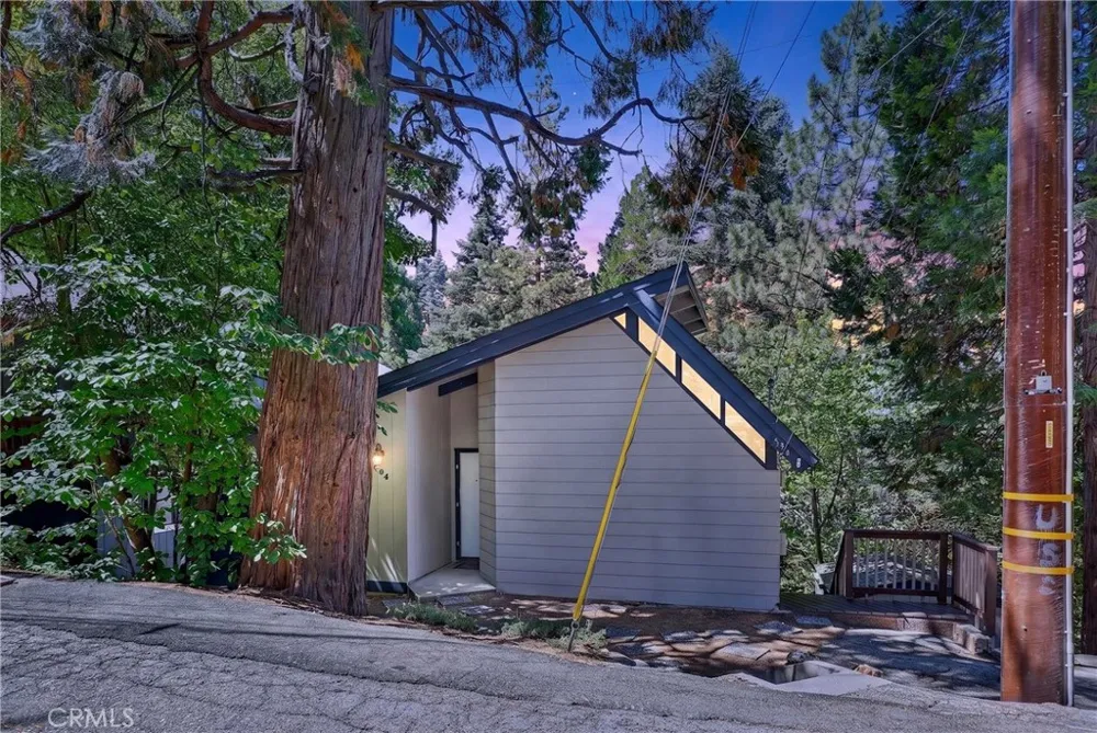 594 W Victoria Court Lake Arrowhead, CA 92352