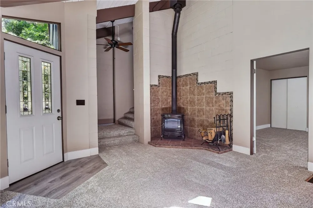 594 W Victoria Court Lake Arrowhead, CA 92352