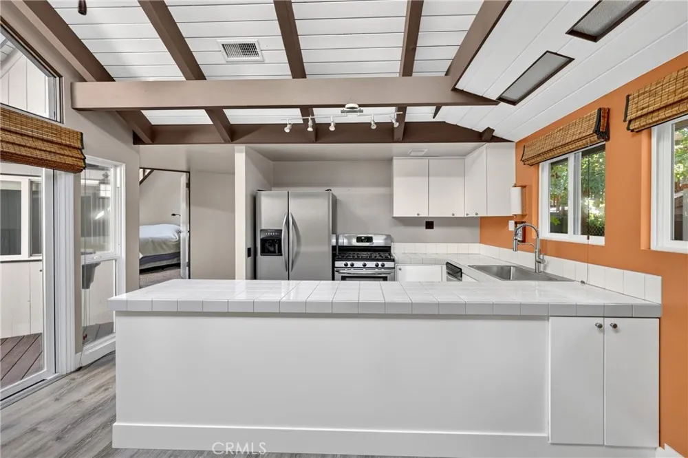 594 W Victoria Court Lake Arrowhead, CA 92352