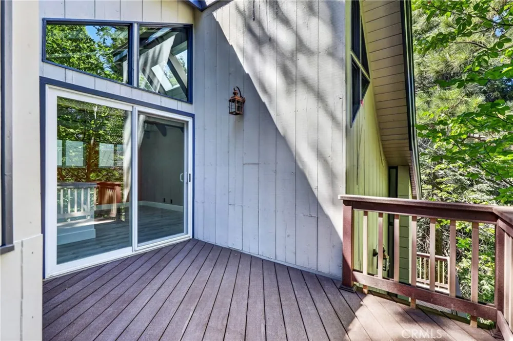 594 W Victoria Court Lake Arrowhead, CA 92352