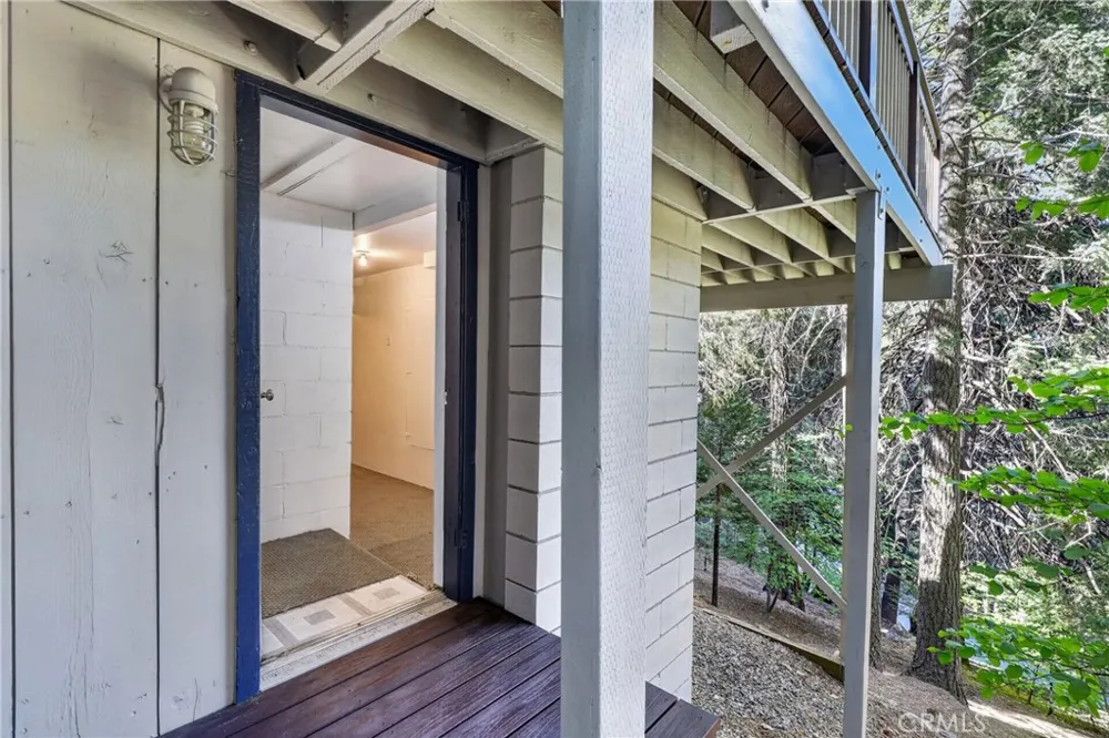 594 W Victoria Court Lake Arrowhead, CA 92352