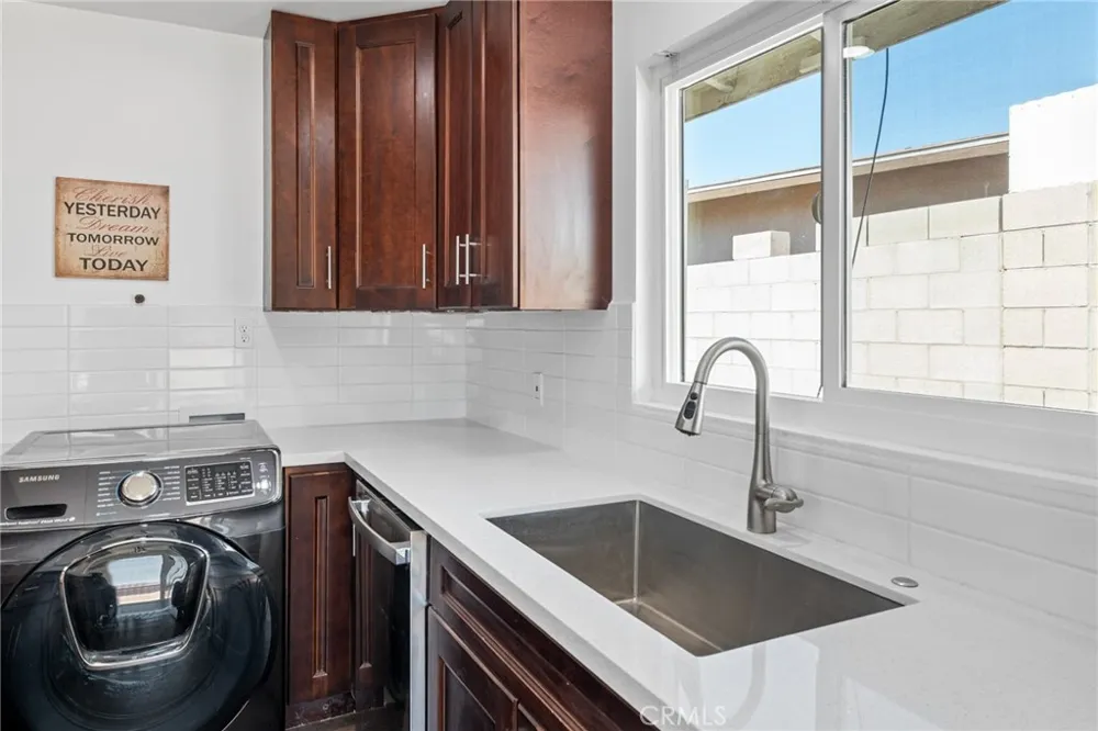 1213 E Virginia Way Barstow, CA 92311