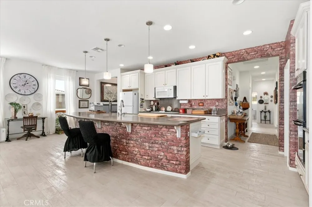 1463 Yarrow Beaumont, CA 92223