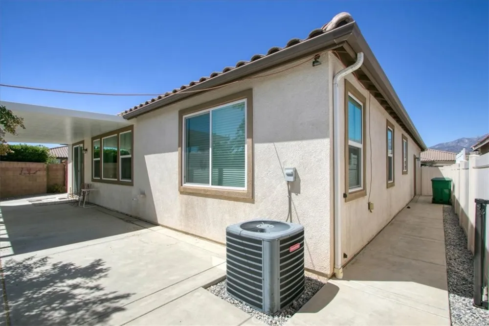 1463 Yarrow Beaumont, CA 92223
