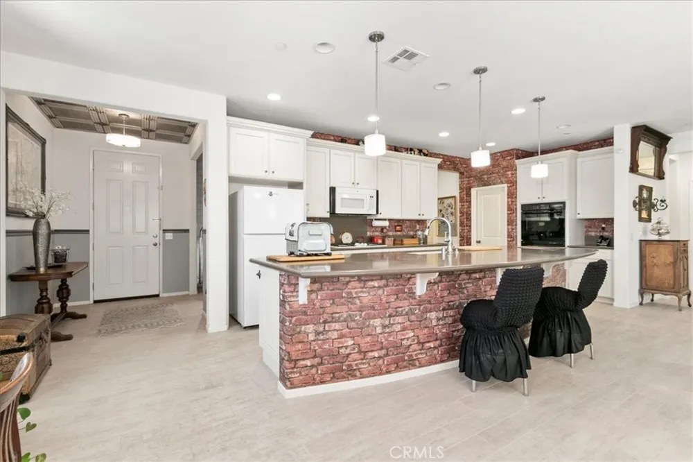 1463 Yarrow Beaumont, CA 92223