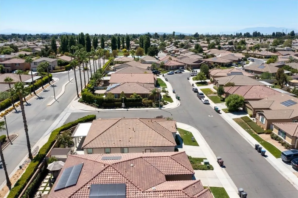 1463 Yarrow Beaumont, CA 92223