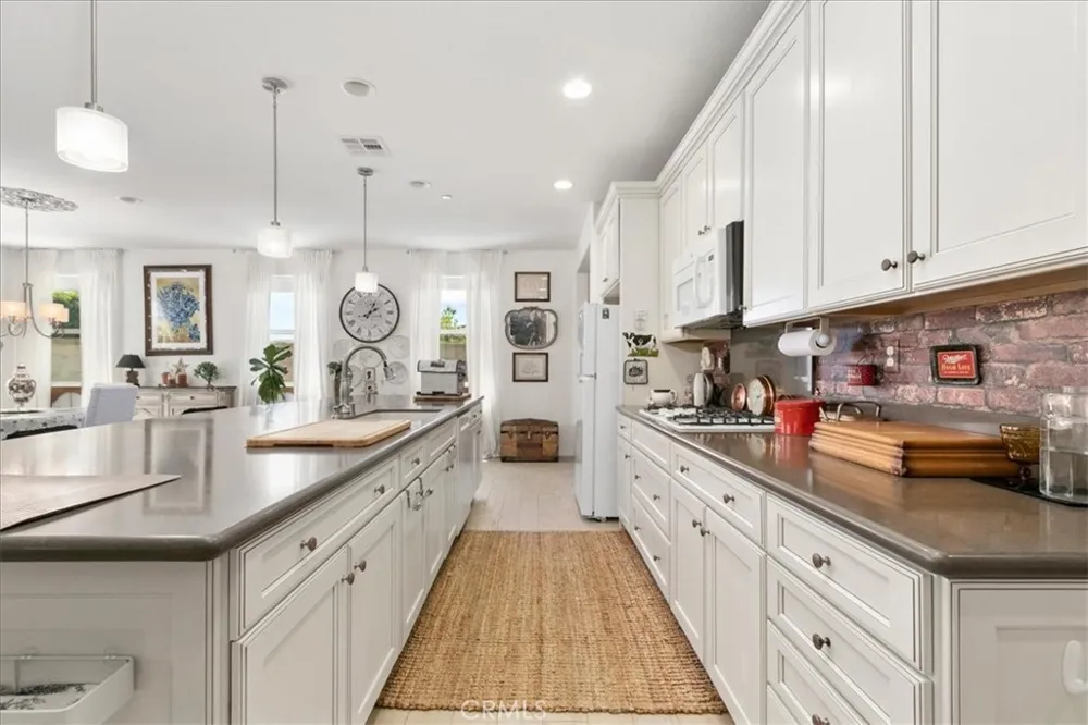 1463 Yarrow Beaumont, CA 92223