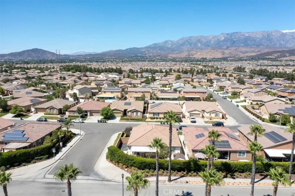 1463 Yarrow Beaumont, CA 92223