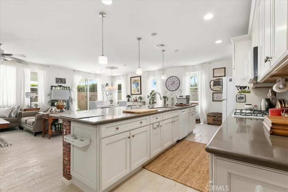 1463 Yarrow Beaumont, CA 92223