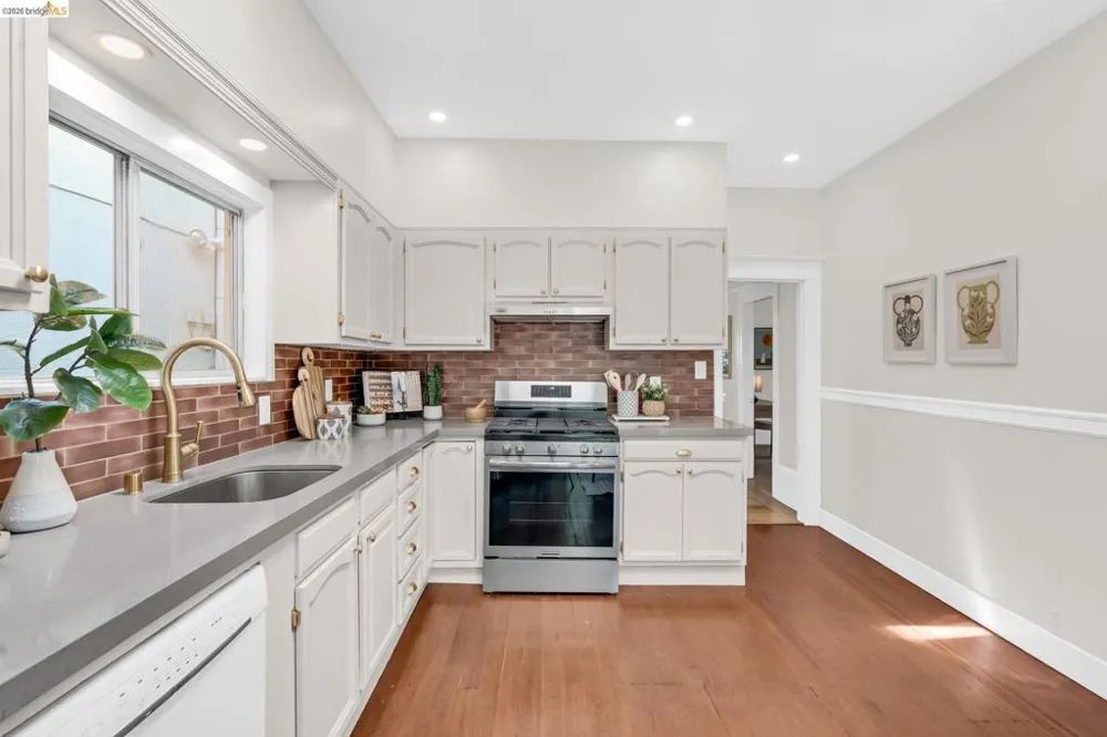 1710 Russell Berkeley, CA 94703