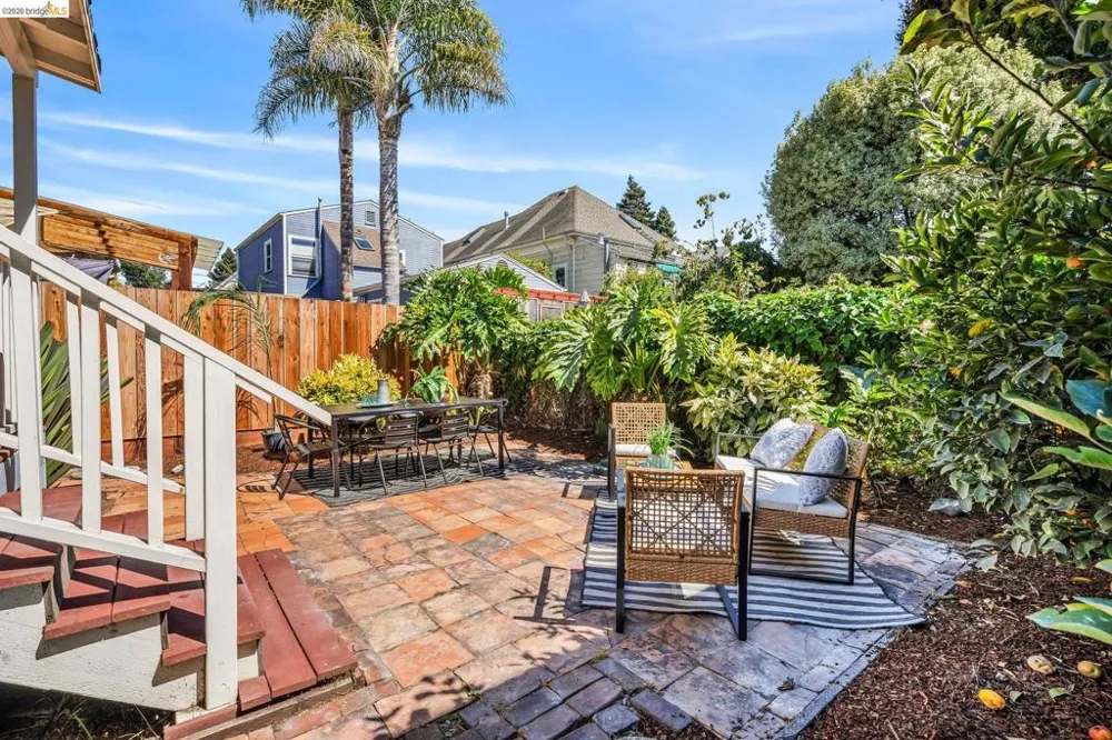 1710 Russell Berkeley, CA 94703