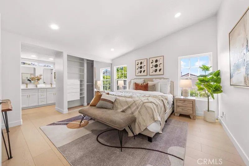 24 Whitecloud Irvine, CA 92614