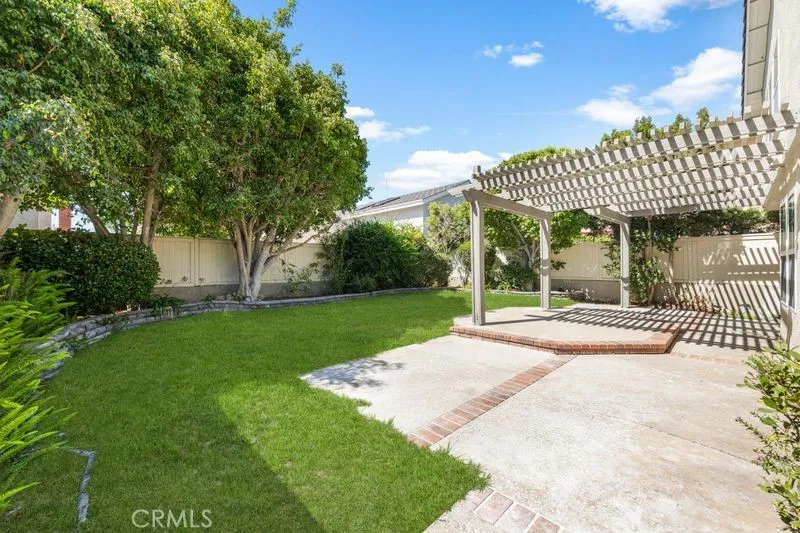 24 Whitecloud Irvine, CA 92614