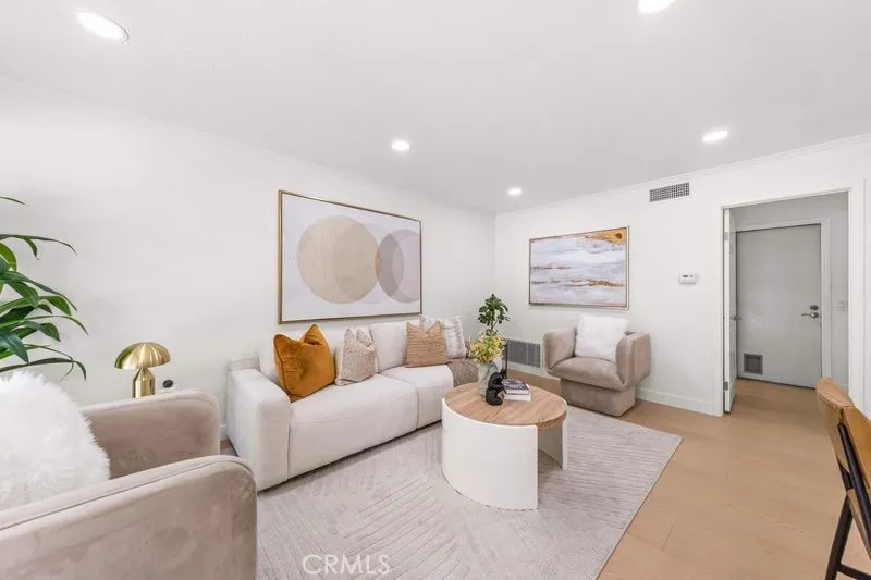 24 Whitecloud Irvine, CA 92614