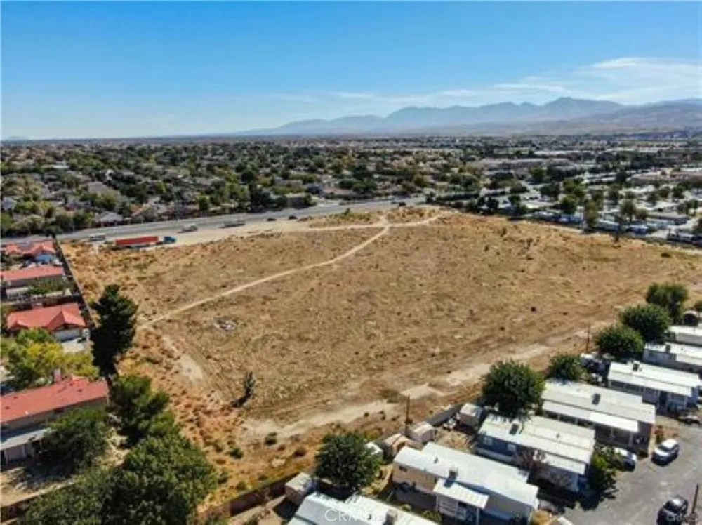 47 vic avenue R11 Palmdale, CA 93553