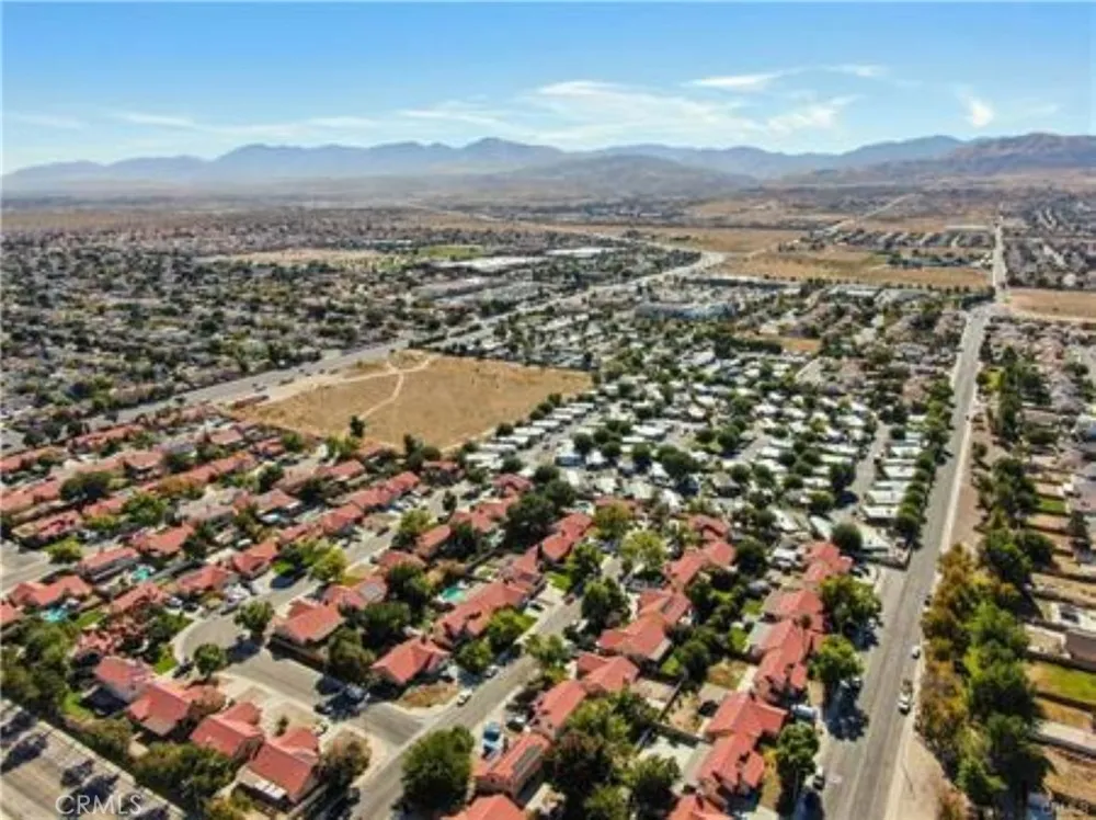 47 vic avenue R11 Palmdale, CA 93553