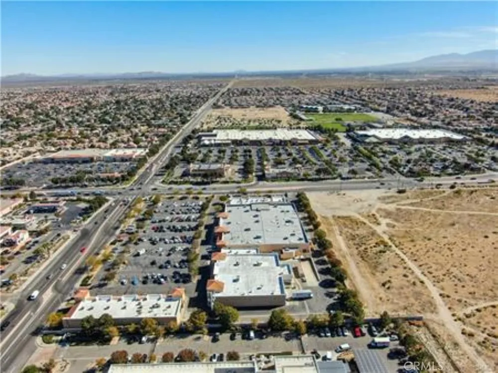 47 vic avenue R11 Palmdale, CA 93553