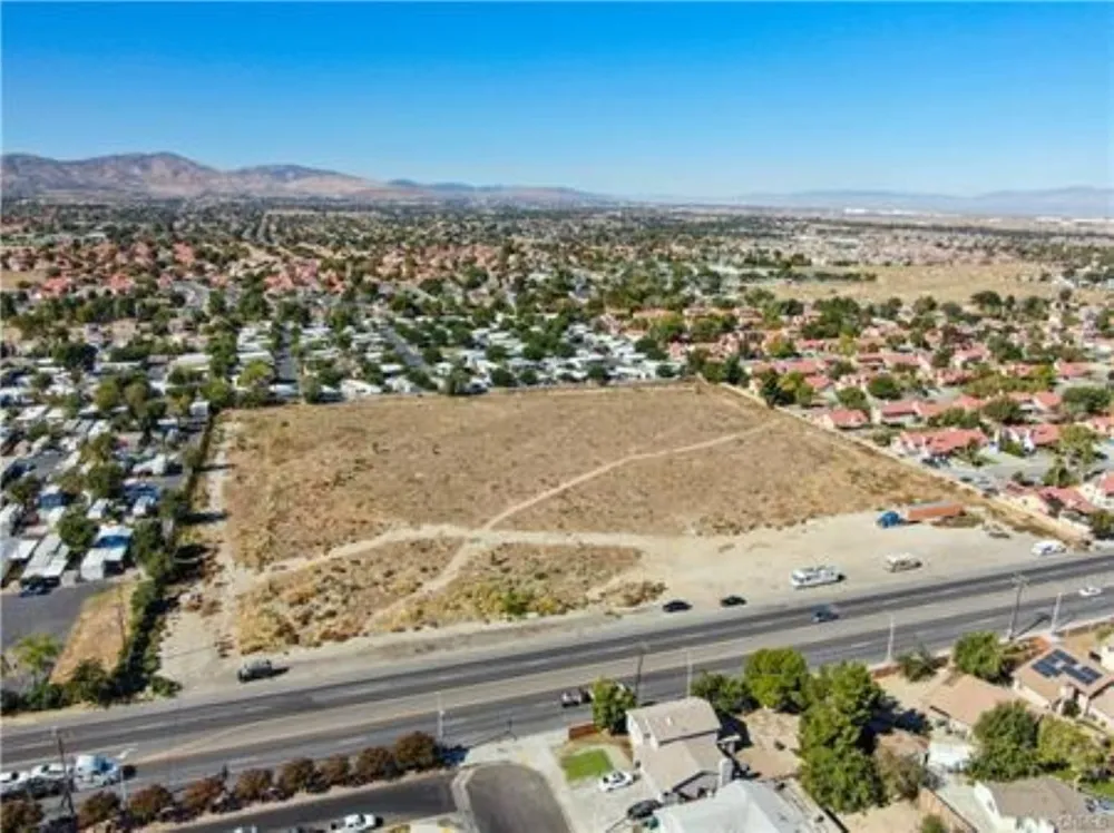 47 vic avenue R11 Palmdale, CA 93553
