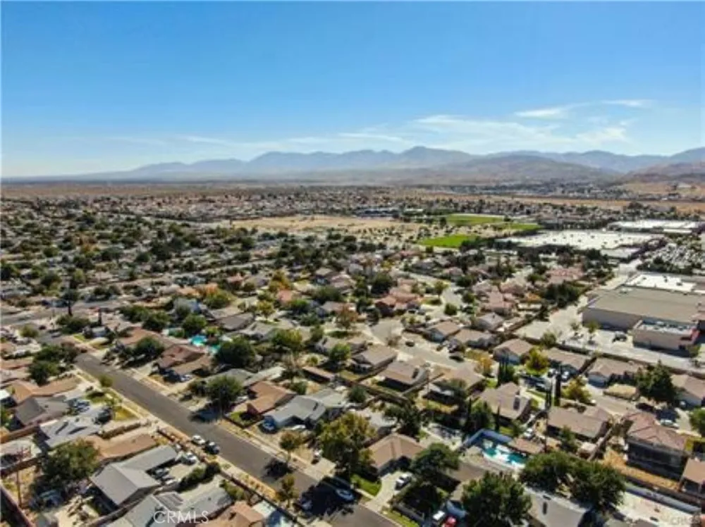 47 vic avenue R11 Palmdale, CA 93553