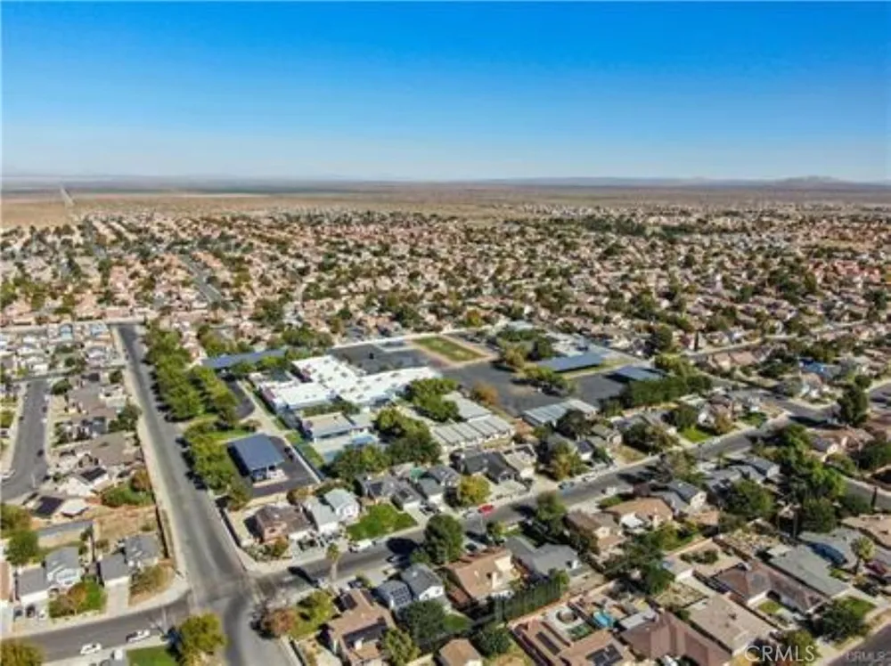 47 vic avenue R11 Palmdale, CA 93553