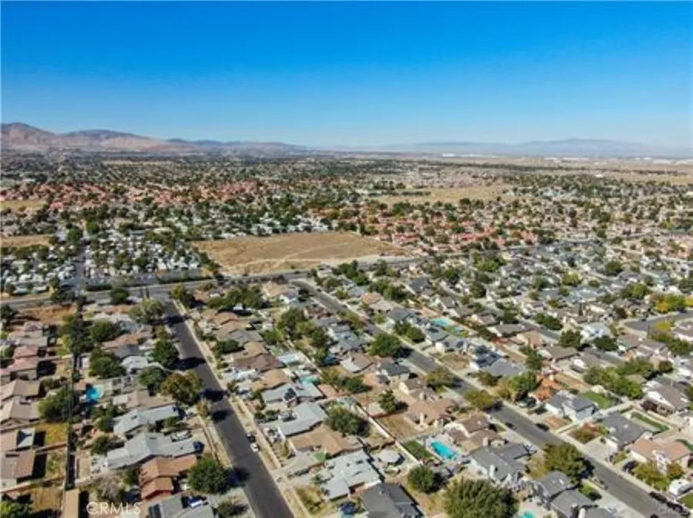 47 vic avenue R11 Palmdale, CA 93553