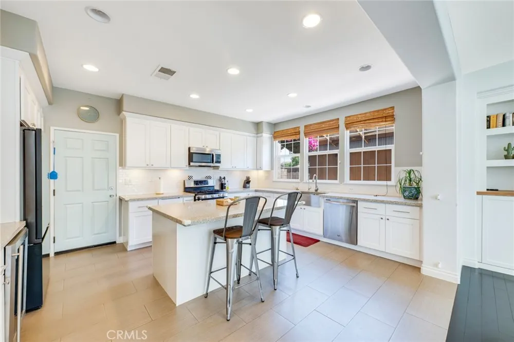12977 Clemson Eastvale, CA 92880