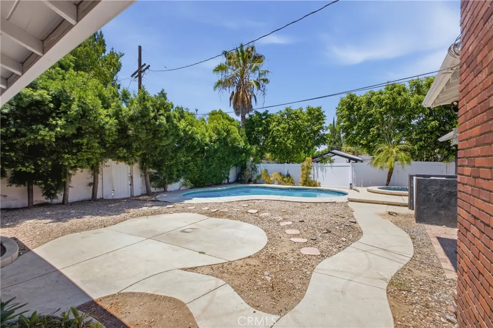 5521 Mclennan Avenue Encino, CA 91436