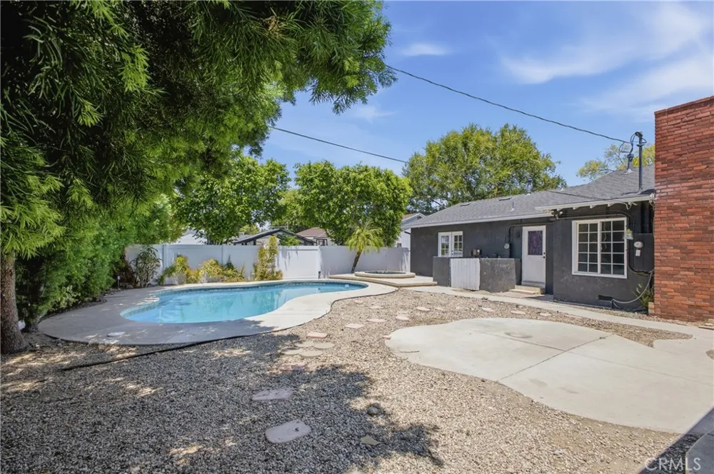 5521 Mclennan Avenue Encino, CA 91436