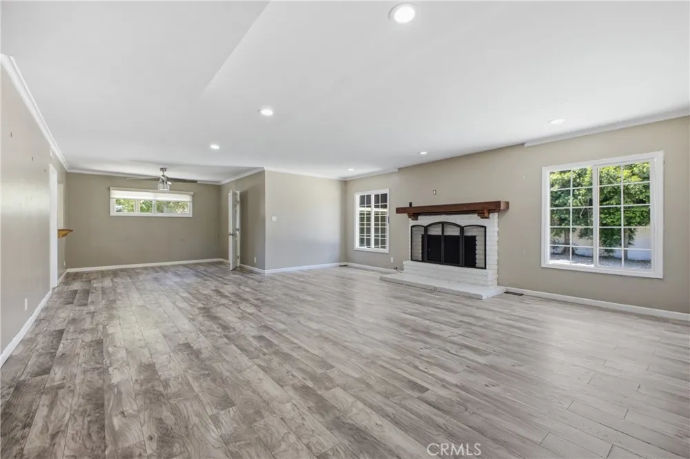 5521 Mclennan Avenue Encino, CA 91436