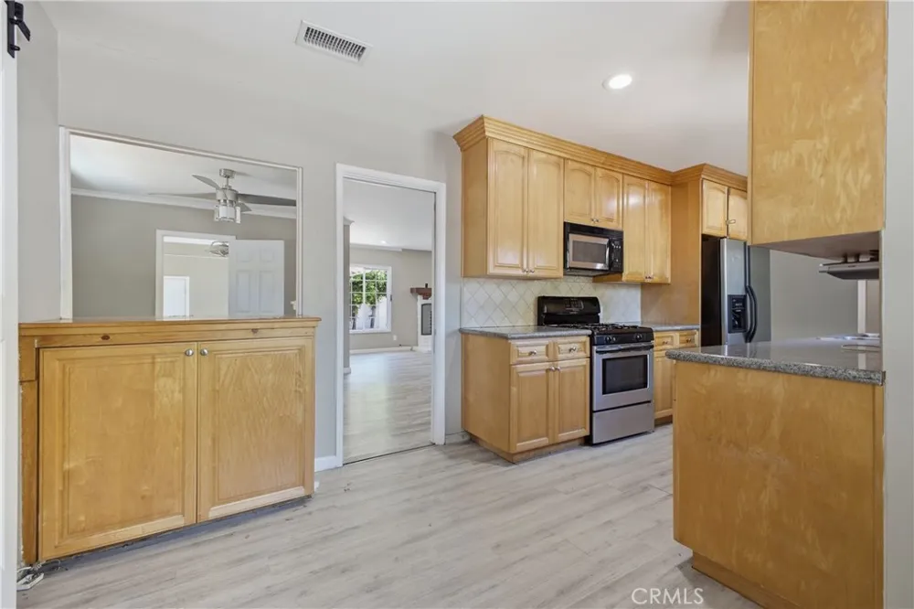 5521 Mclennan Avenue Encino, CA 91436