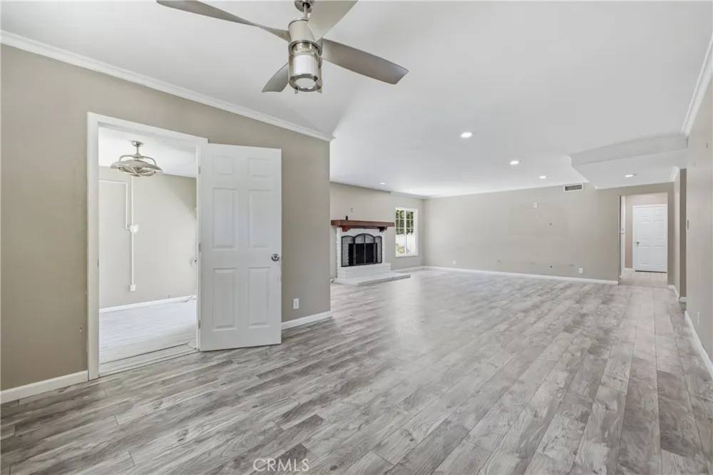 5521 Mclennan Avenue Encino, CA 91436