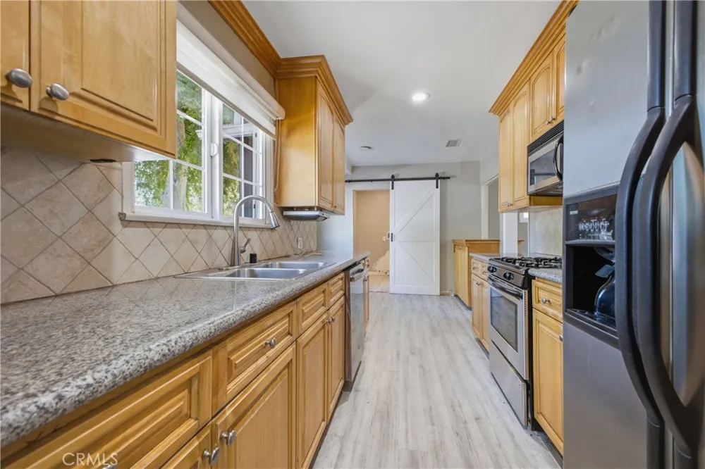 5521 Mclennan Avenue Encino, CA 91436