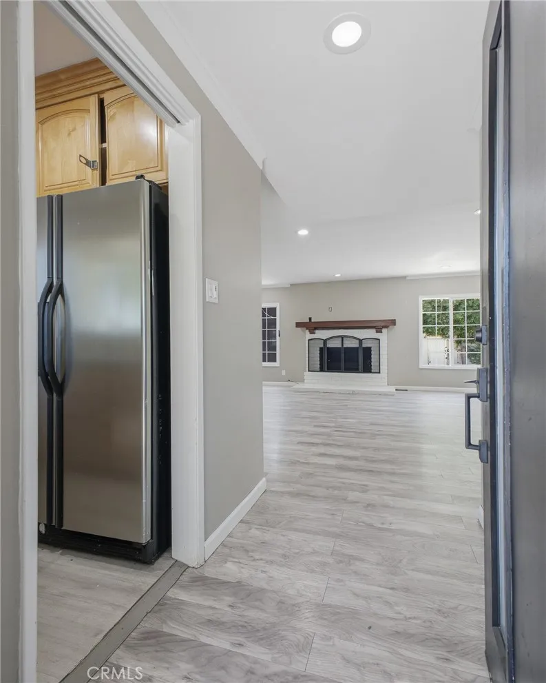 5521 Mclennan Avenue Encino, CA 91436