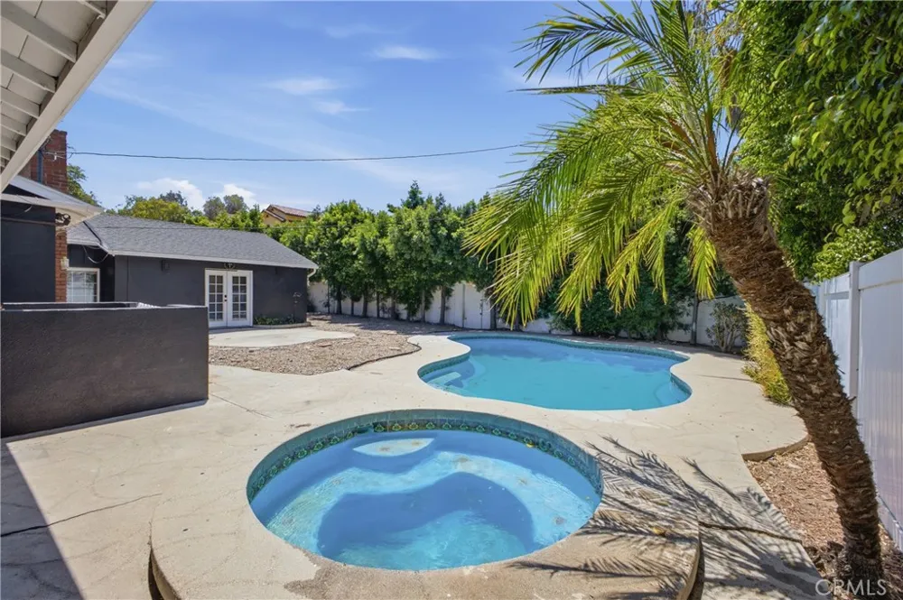 5521 Mclennan Avenue Encino, CA 91436