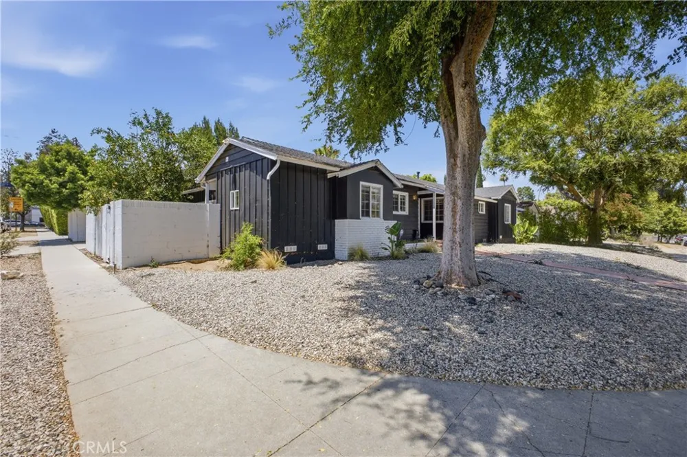 5521 Mclennan Avenue Encino, CA 91436
