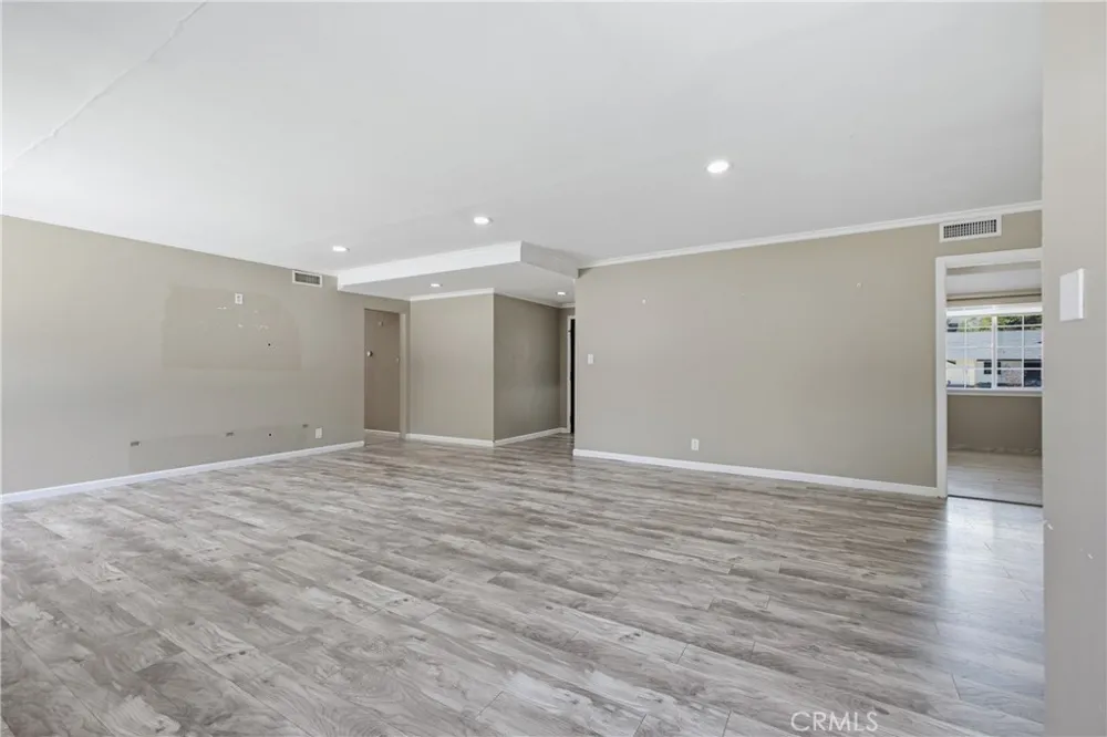 5521 Mclennan Avenue Encino, CA 91436