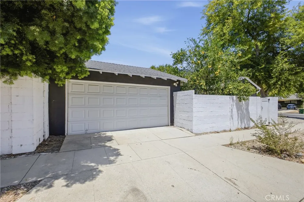 5521 Mclennan Avenue Encino, CA 91436