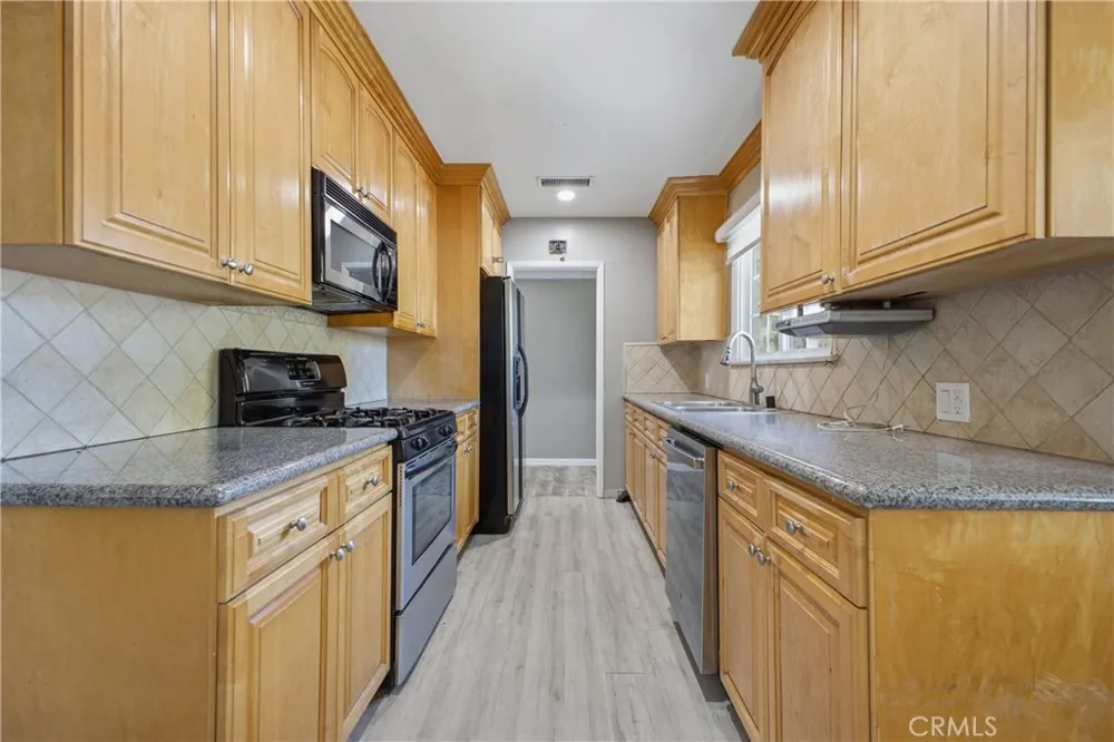 5521 Mclennan Avenue Encino, CA 91436