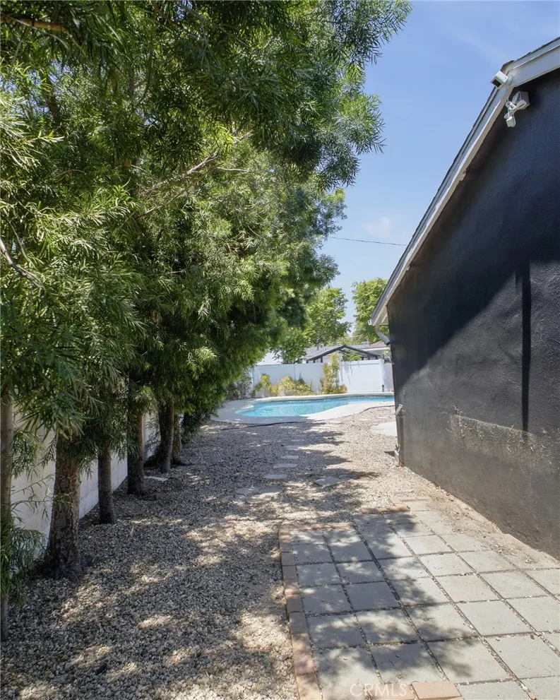 5521 Mclennan Avenue Encino, CA 91436