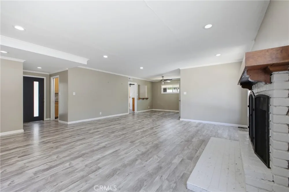 5521 Mclennan Avenue Encino, CA 91436