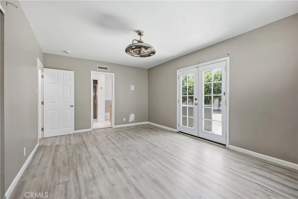 5521 Mclennan Avenue Encino, CA 91436