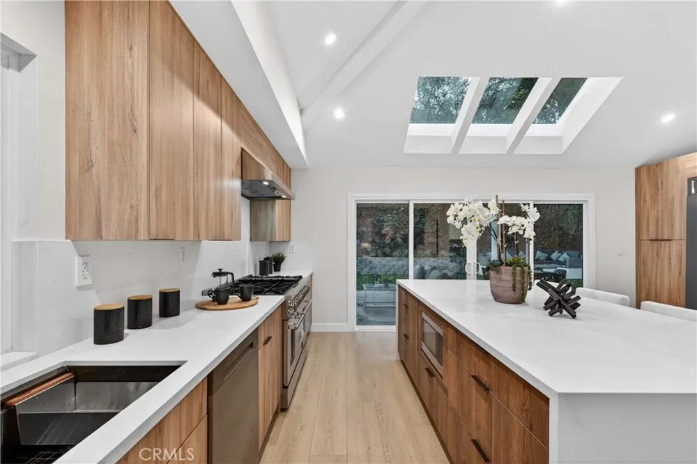 5506 Forest Cove Lane Agoura Hills, CA 90301