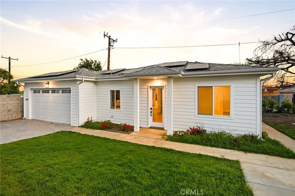 1688 E Mendocino Altadena, CA 91001