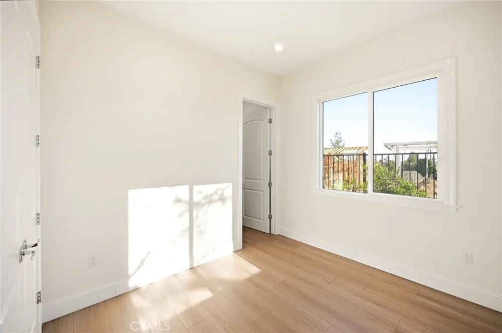 1688 E Mendocino Altadena, CA 91001