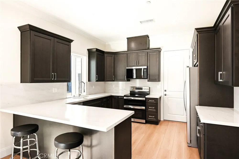 1688 E Mendocino Altadena, CA 91001